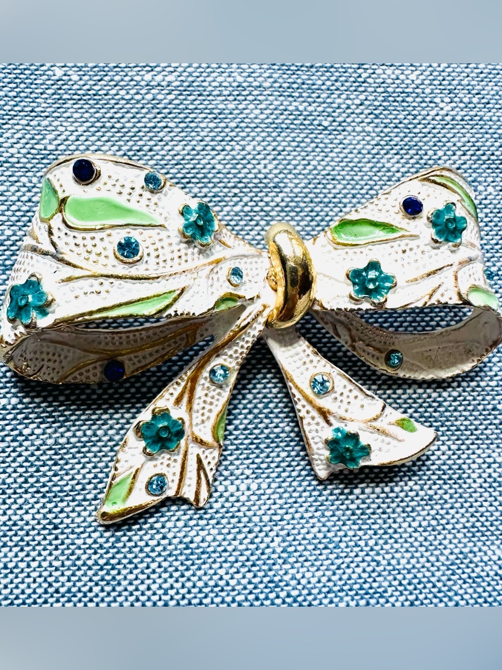 BSK Vintage Bow Brooch